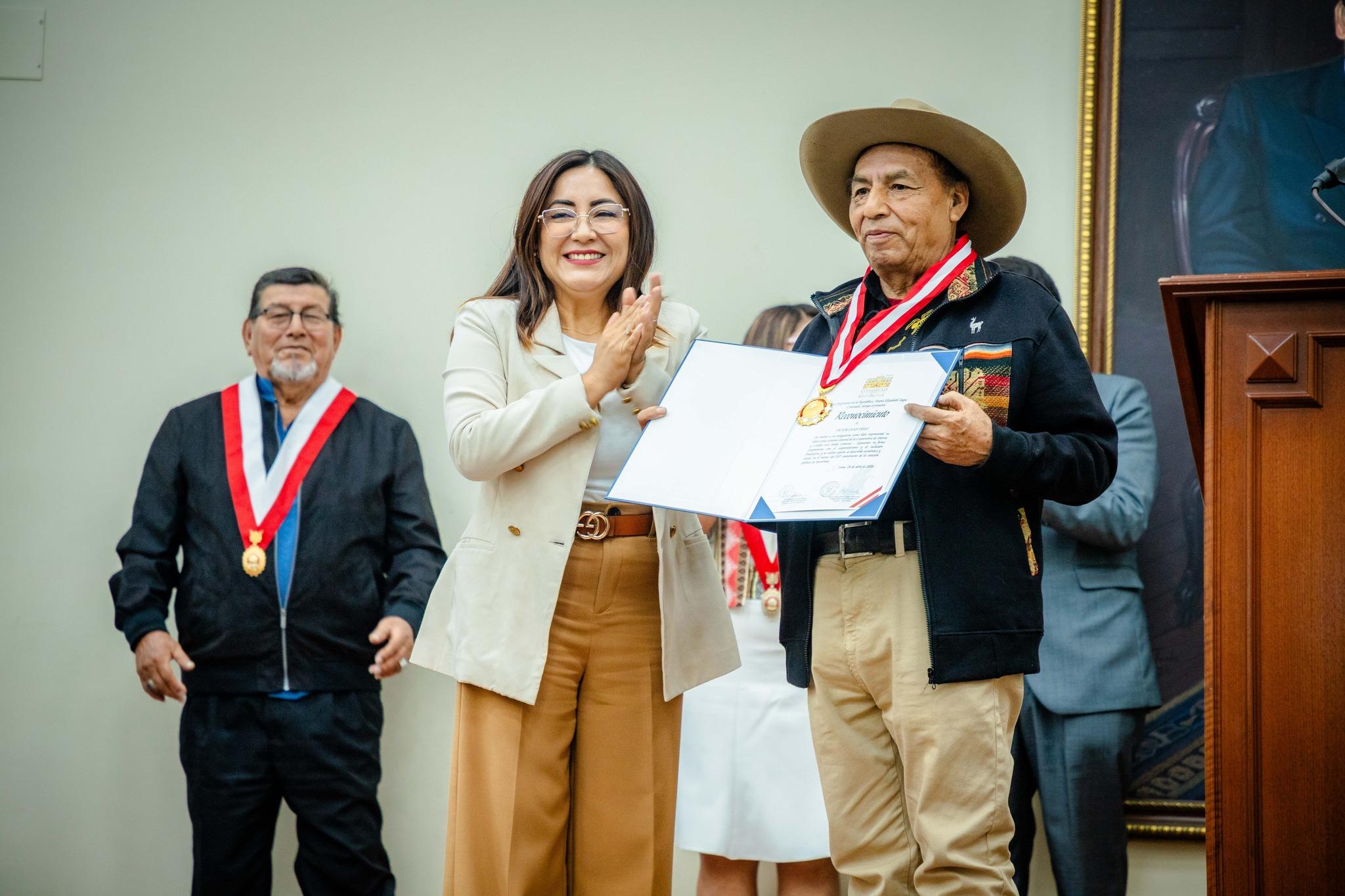 CONGRESO DE LA REPÚBLICA RECONOCE AL GERENTE GENERAL DE LA COOPERATIVA LOS ANDES