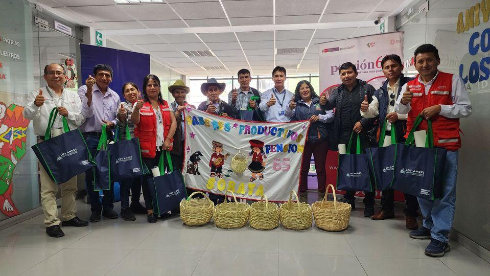 RECIBIMOS CON ENTUSIASMO LA VISITA DE TALENTOSOS SOCIOS ARTESANOS DEL DISTRITO DE SORAYA.